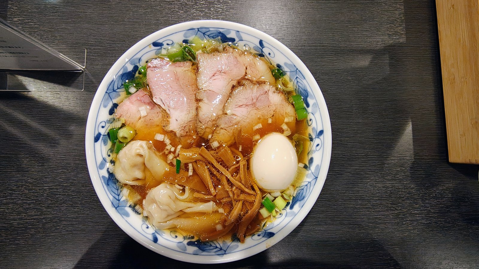 ราเม็งพิเศษ Tokusei ของร้านอาสุมะ
