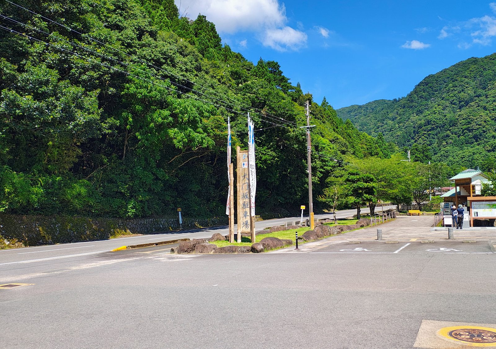 ป้ายลานจอดรถไดมงซากะ ลานจอดฟรีราว 100 คันพร้อมห้องน้ำเปิด 24 ชั่วโมง