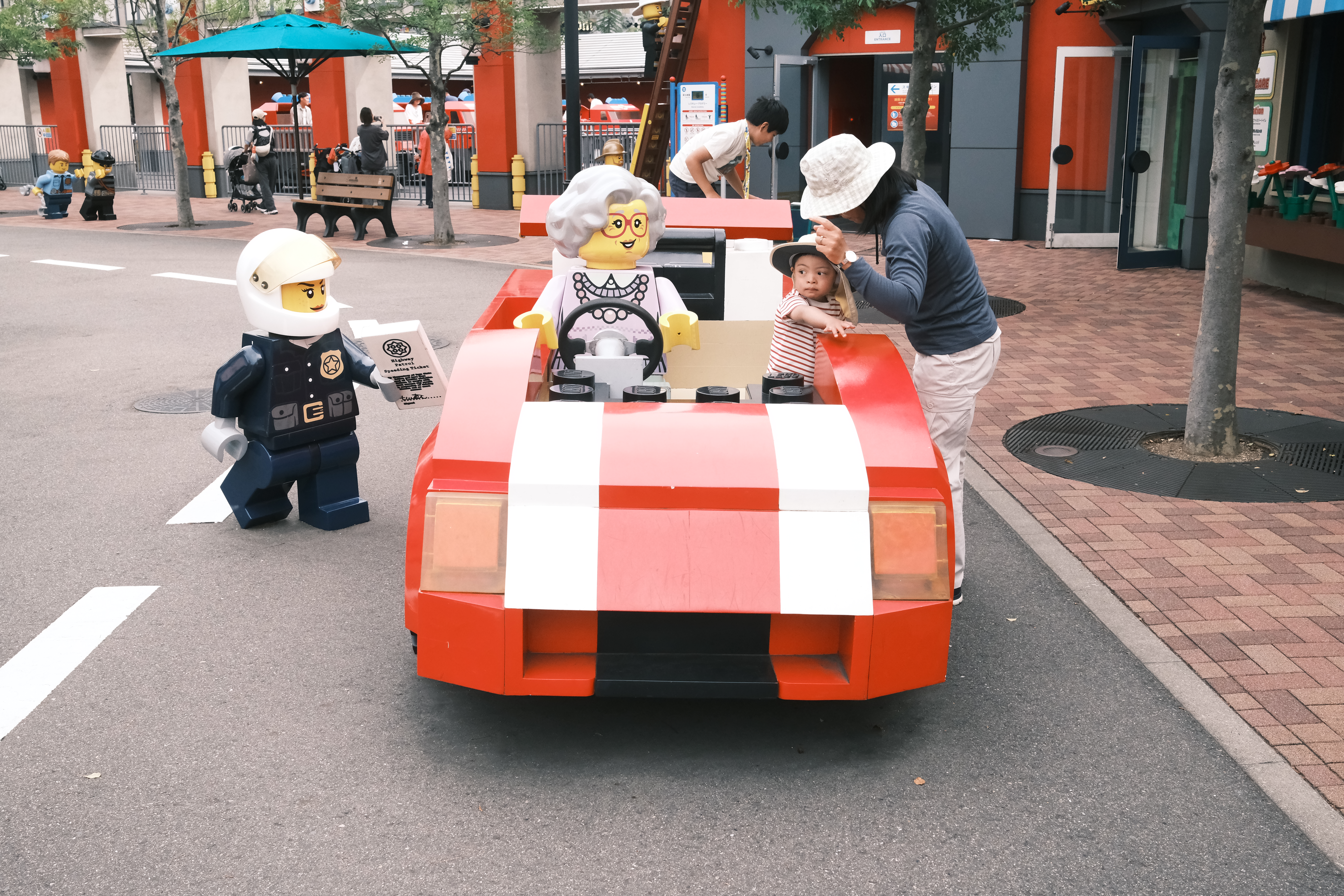 รถเลโก้กับตำรวจเลโก้