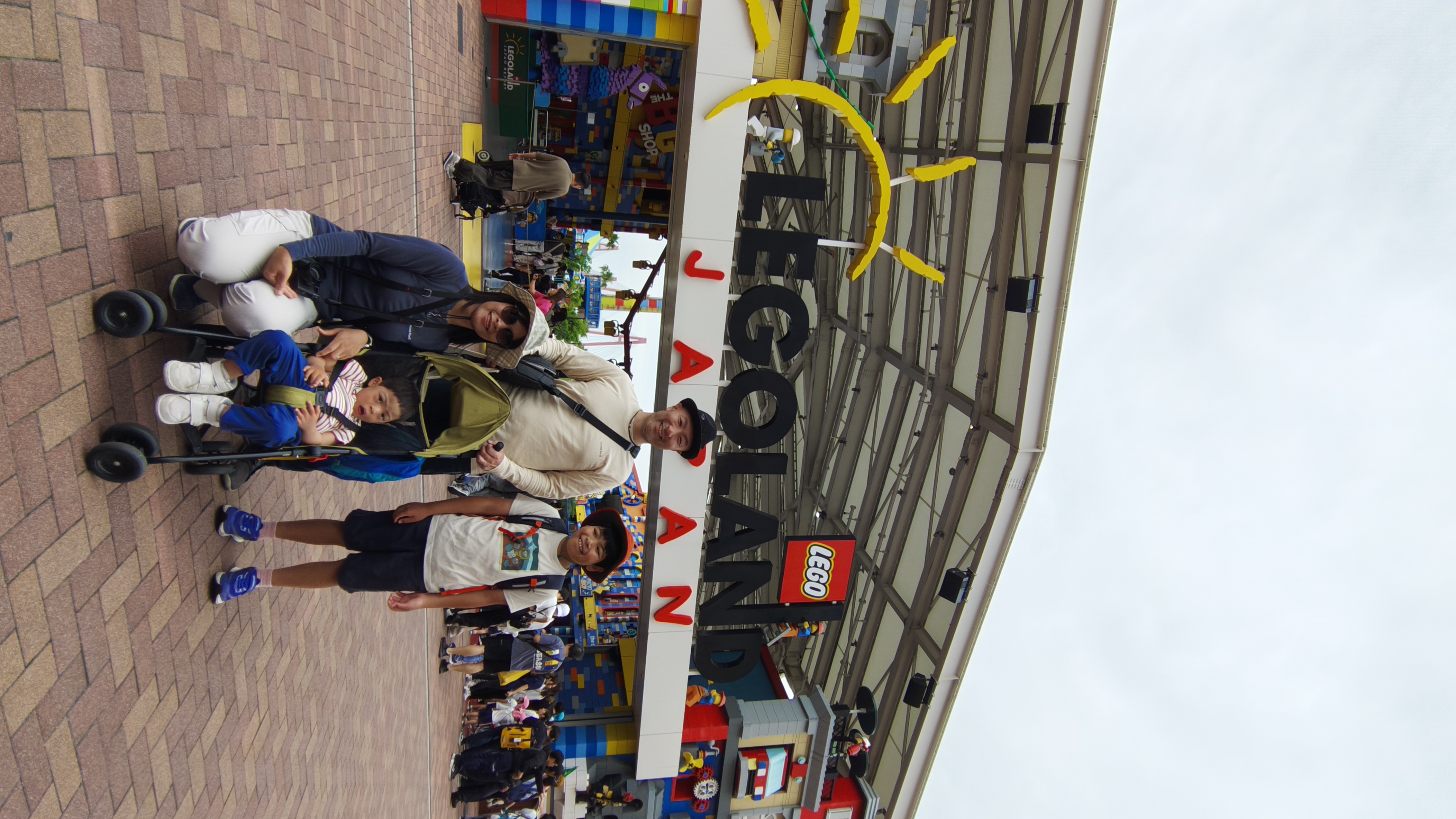 ป้ายทางเข้าเลโก้แลนด์ ญี่ปุ่น