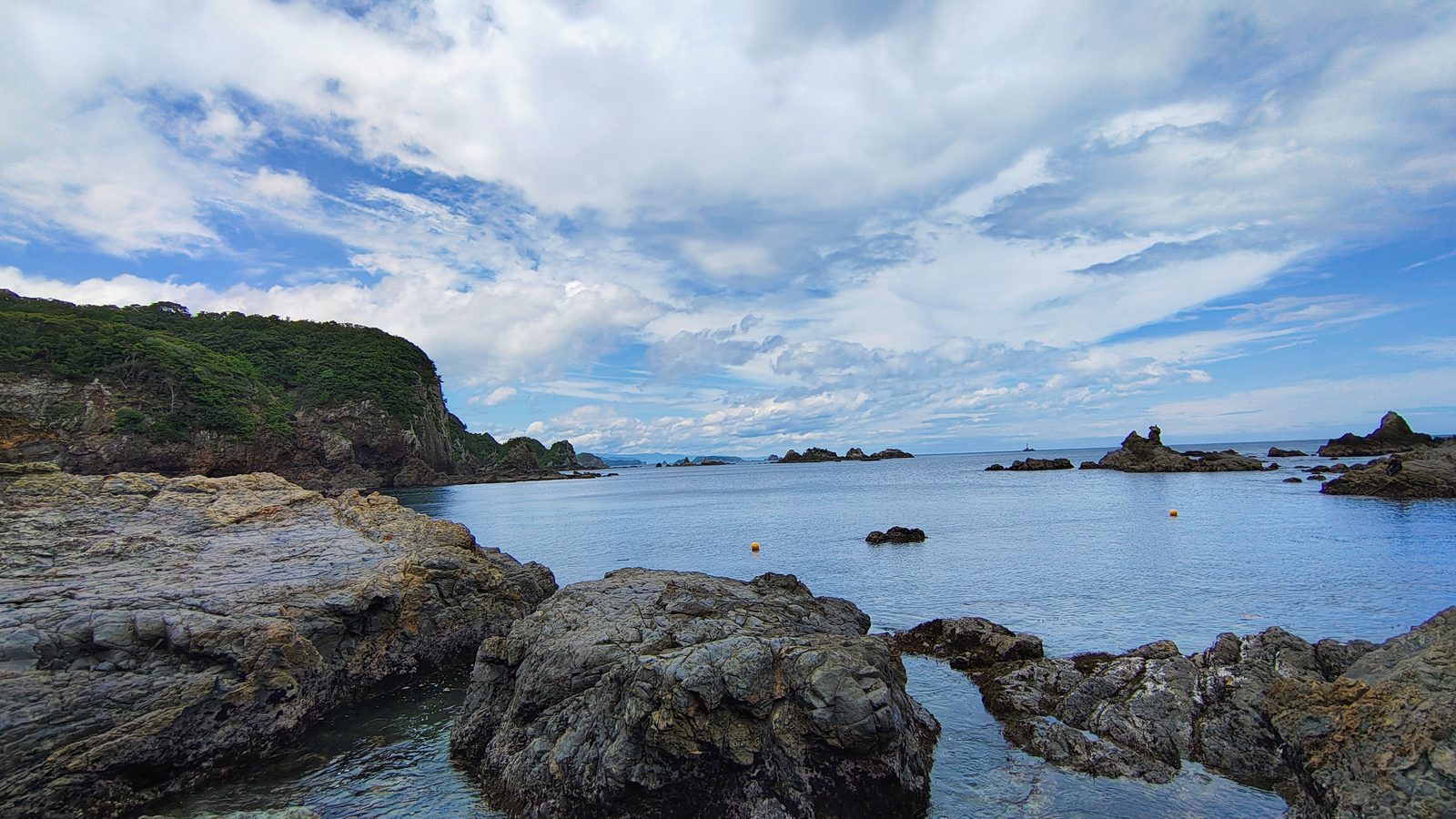 อ่าวไทจิมุมกว้างจากเส้นทางเดินเลียบทะเล Furusato Walking Path — เงียบสงบสุด ๆ
