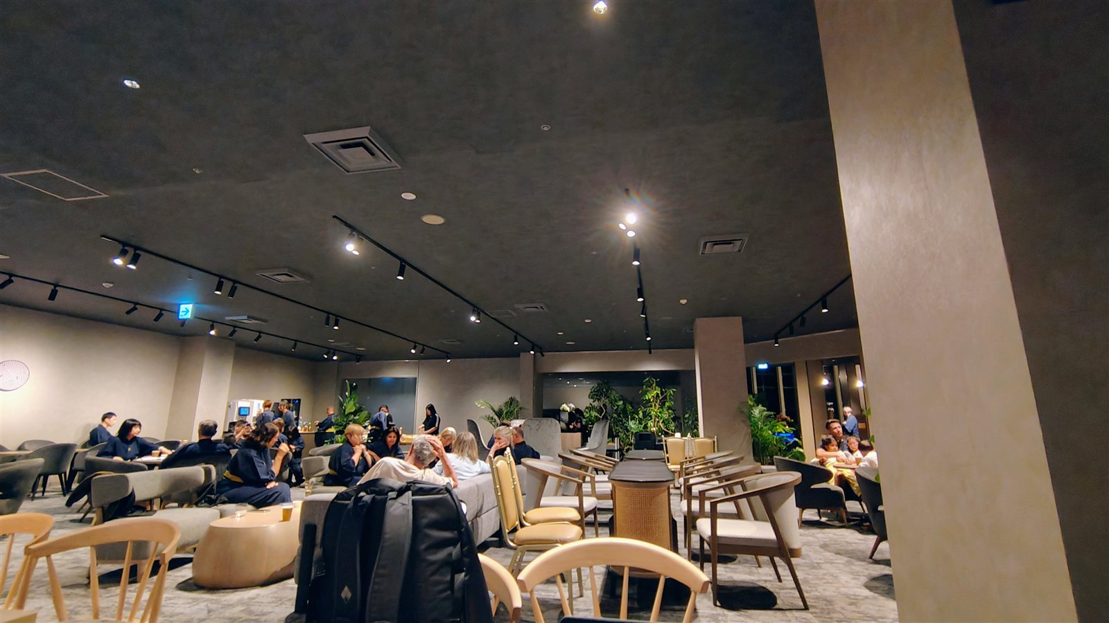 เลาจน์ช่วงค่ำ Grand Mercure Yatsugatake บรรยากาศผู้ใหญ่
